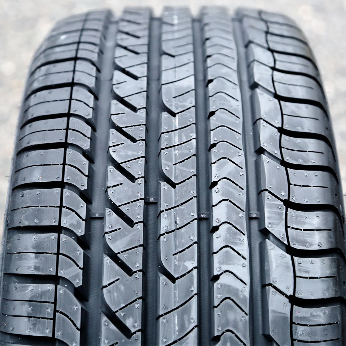 High Performance Tire 225/40R18 92Y E453909