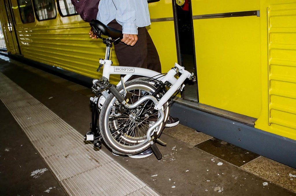 White 3 Speed Folding Bike I8049